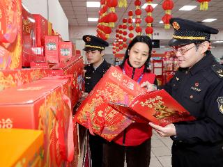 北京东城：检查节日食品礼盒