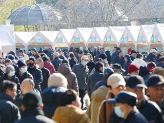 西湖文化广场“书记进城卖山货” 运河广场“镇长来带货” 城北勾庄“中国年·年货节”