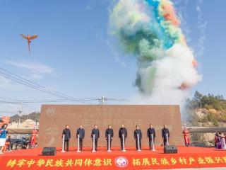 江西乐安：民族乡村年货集 红火迎新春