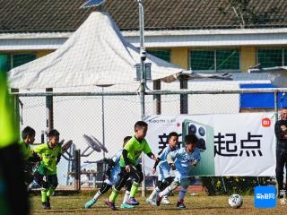 第八届全国青少年足球邀请赛海口开赛 近千名球员参加