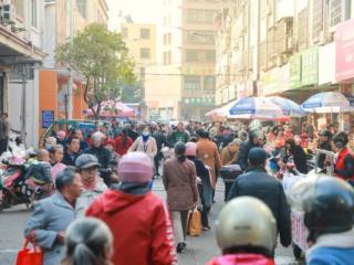 赣州蓉江新区：小镇集市年味浓，喜迎新春热闹非凡