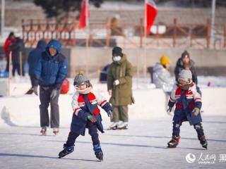 新春走基层｜喜迎亚冬会 哈尔滨市民畅享冰雪运动