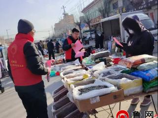 德州市武城县鲁权屯镇开展黄河大集“迎新年送挂历”暨反邪教宣传活动