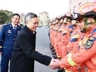 刘捷在湖州走访慰问 加强关心关爱 让群众生活更温暖