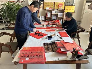 博兴农商银行纯梁支行开展“送万福 进万家”书法志愿服务活动