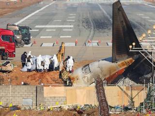 此前发生空难的韩国务安机场关闭时间延长至4月18日