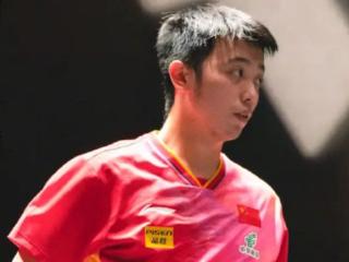 国乒19岁小将庆祝夺WTT单打首冠！他打服张本智和，获教练组认可