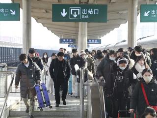 临沂：2025年春运 志愿服务温暖旅客回家路