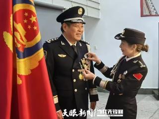 镜头定格荣光——贵州省公安厅为离退休民警拍摄警礼服纪念照