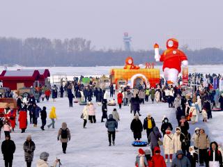 哈尔滨冰雪狂欢新地标：361°“热雪开动”主题快闪店亮相冰雪嘉年华