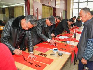 写春联、送祝福，这里年味拉满！