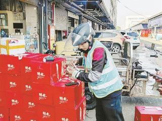 厦门节前快递迎来高峰 其中不少是生鲜、酒水等年货