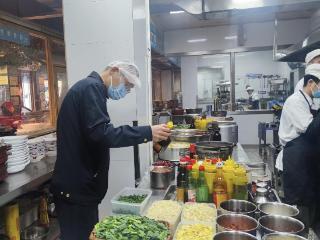 守护“年夜饭”安全 贵阳市市场监督管理局组织开展春节食品安全检查