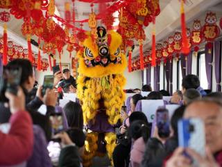 非遗添彩 “慢火车”上年味浓