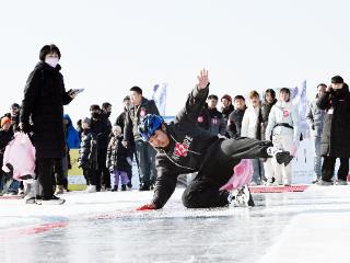 又出新花样！延吉首届“出溜滑”比赛火热上演