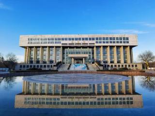 寻找山东最美大学|齐鲁工业大学罗景《墨香沁馆韵，泉涌启思澜》