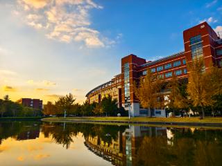 寻找山东最美大学|山东科技大学赵术凯《秋镜》