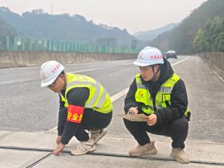 情满旅途归家路 交通青年暖冬行