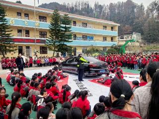 【平安春运】 安顺交警：进校园“划”平安“重点”