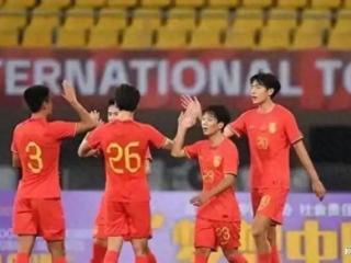 2-1！中国队终于赢了，79分钟绝杀，国产C罗救主，球迷欢呼