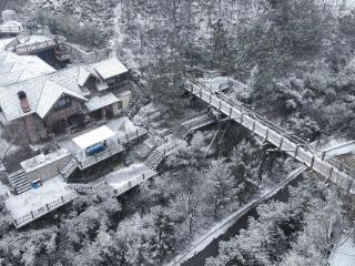 济南南山九如山大雪纷纷，景区秒变童话世界