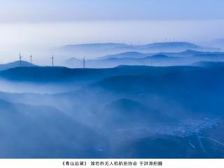 “光影礼赞 更好潍坊”摄影展在潍坊市图书馆门前广场开展