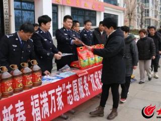 新春走基层|临沂临港交警志愿服务队：春运送祝福 安全记心间