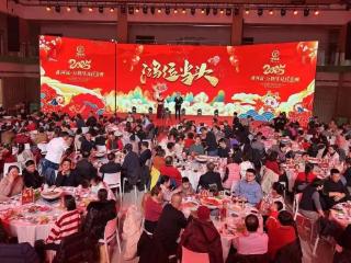 新春走基层|黄河谣·万物生社区春晚500业主同吃年夜饭迎新年