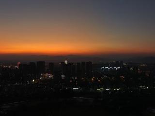 潜山：余晖伴晚霞 夕阳美如画