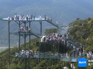 组图｜大年初三 三亚旅游景区迎来客流高峰期