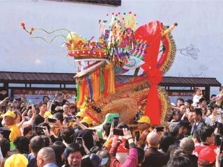 200多米长的河上板龙来了，一年仅此一龙