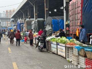 新春走基层|菜贩老卜的新年，忙碌里全是生活的暖