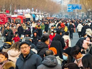 大年初五济南云开雾散，明湖市集迎来大客流