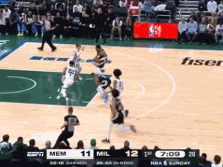 NBA战报：小贾伦·杰克逊37分，字母哥30分准三双，灰熊132-119雄鹿