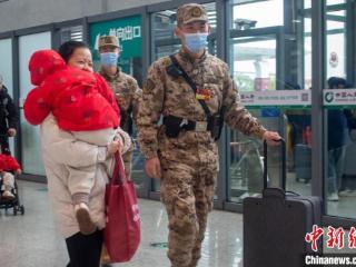 闽北武警春节假期守护旅客安全返程