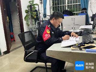 临近退休不褪色 三亚这位民警站好最后一班“春节岗”