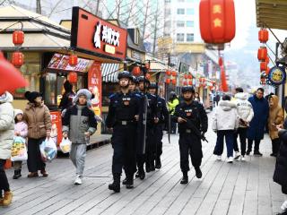 春节我在岗，春节期间威海特警加大巡逻力度守望万家灯火