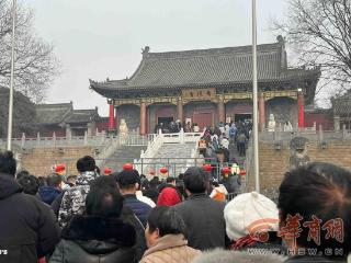 大年初一 西安市民香积寺烧香祈福忙