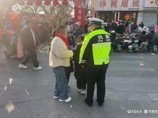 春节我在岗｜男童外出游玩与家长走散，高唐交警暖心帮他找到家人