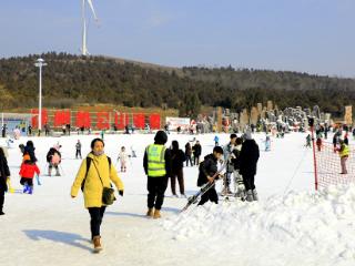 徐州贾汪区：在春节的年俗中，感受一场冰雪盛宴