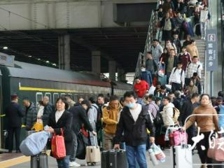 长三角铁路6日预计发送旅客254万人次 增开列车509列