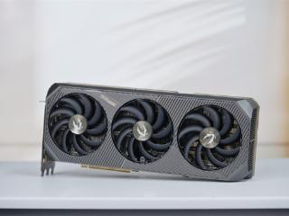 索泰RTX 5080 16GB SOLID OC显卡评测：旗舰级散热下放 360W满载不过64度