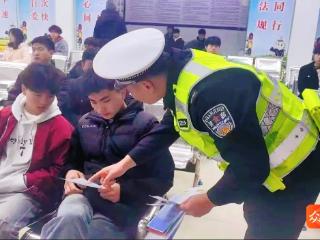 沿河交警：“交通安全第一课”让新驾驶人安全“起步”