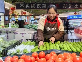 新春走基层｜春节我在岗！果蔬销售员书写新春“敬业福”