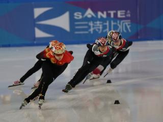 公俐获得短道速滑女子1500米银牌，臧一泽摘铜