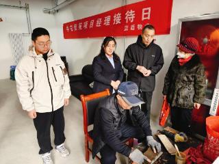 南苑街道三里屯社区开展“免费磨刀 暖心服务润民心”活动