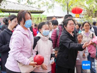 节日氛围拉满！海口秀英区举行“我们的节日·欢乐中国年”主题活动