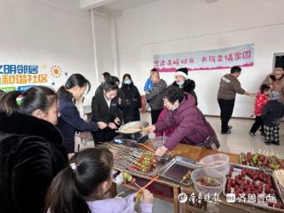 烟台招远市温泉街道金泉河社区开展“寻年味”手作糖葫芦活动