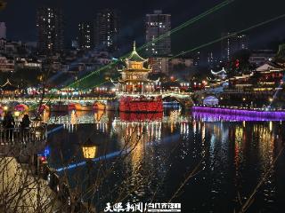 贵阳市南明河璀璨夜景 吸引游客争相打卡