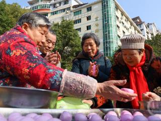 重庆云阳：长者食堂过元宵 共包汤圆庆佳节